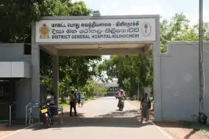 கிளிநொச்சி முல்லைத்தீவு எல்லைப் பகுதியில் இரு குழுக்களிடையே ஏற்பட்ட மோதலில் 4 பேர் படுகாயம்.