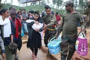 வயநாடு நிலச்சரிவில் சிக்கிய பலரை தனது உயிரை பணயம்வைத்து மீட்டவர் மாயமாகி உள்ளார். 