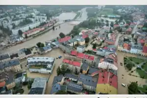 ஆஸ்திரியா, போலந்து, செக் குடியரசு, ருமேனியா உள்ளிட்ட மத்திய ஐரோப்பிய நாடுகள் வெள்ளக்காடாக மாறியுள்ளன.