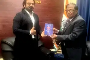 "ஒரு சிறந்த நாளுக்கான பிணைப்புகளை வலுப்படுத்துதல்" எனும் நூலினை கையளிக்கும் நிகழ்வு யாழ்.இந்திய துணைத்...