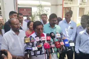 தமிழ் அரசுக் கட்சியை விட்டு வெளியே வர எமக்கு விருப்பமில்லை.-- ஈ.சரவணபவன் தெரிவிப்பு