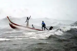 ஆழ்கடலில் பணிபுரியும் படகுகளுக்கு எச்சரிக்கை அறிவிப்பை வெளியிட வளிமண்டலவியல் திணைக்களம் நடவடிக்கை 