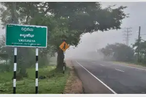 வவுனியாவில் நேற்று(05) அதிகாலை கடும் பனிமூட்டம், வாகனச் சாரதிகள் போக்குவரத்தில் பெரும் சிரமங்கள்