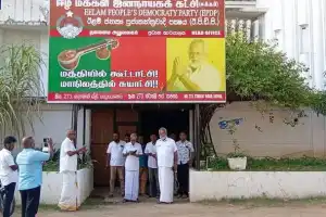 உள்ளூராட்சி சபைகளில் ஆட்சி அமைப்பது தொடர்பில் சீ.வீ.கே.சிவஞானமும் கே. என். டக்ளஸ் தேவானந்தாவும் பேச்சு