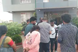 கிளிநொச்சி ஆணையிறவு உப்பள ஊழியர்களின் நியாயமான கோரிக்கைகளை ஏற்பதற்கு அரசு தொடர்ந்து மறுத்து வருகிறது.