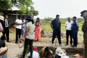 யாழ். செம்மணி மனிதப் புதை குழியில் நேற்று வரை 7 மனித எலும்புக்கூடுகள் அடையாளம் காணப்பட்டுள்ளன.